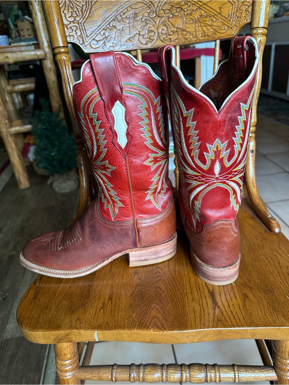 Lucchese Women’s western boots. Size 7.5B
Excellent condition. - Picture 2 of 7